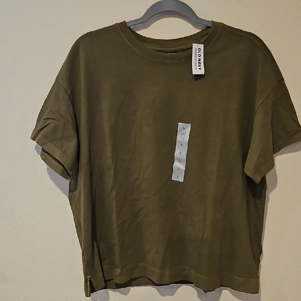 Old Navy Short Sleeve Tee in Olive